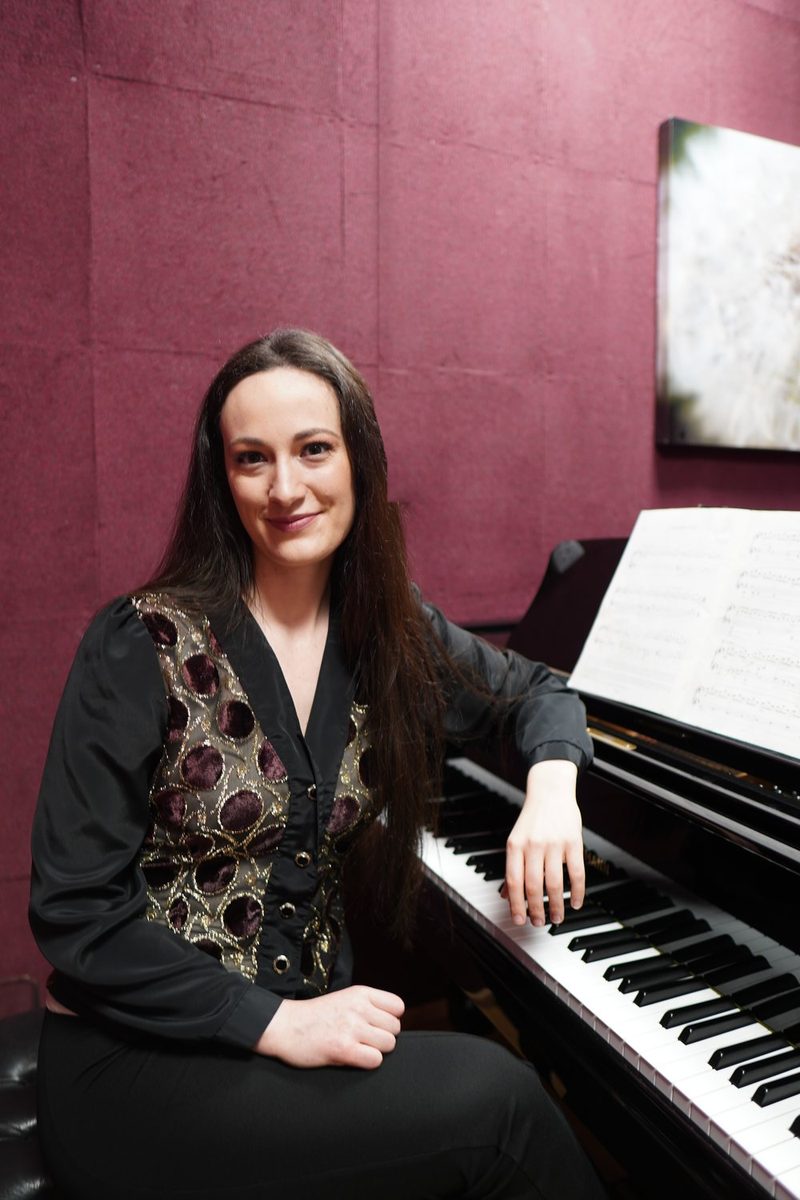 Anna Grondalska at the piano